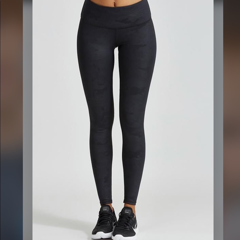 Noli Yoga Vivid Camo Legging - Picture 3 of 3